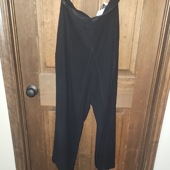 Elegant Black Women's Jumpsuit - Picture 1 of 6